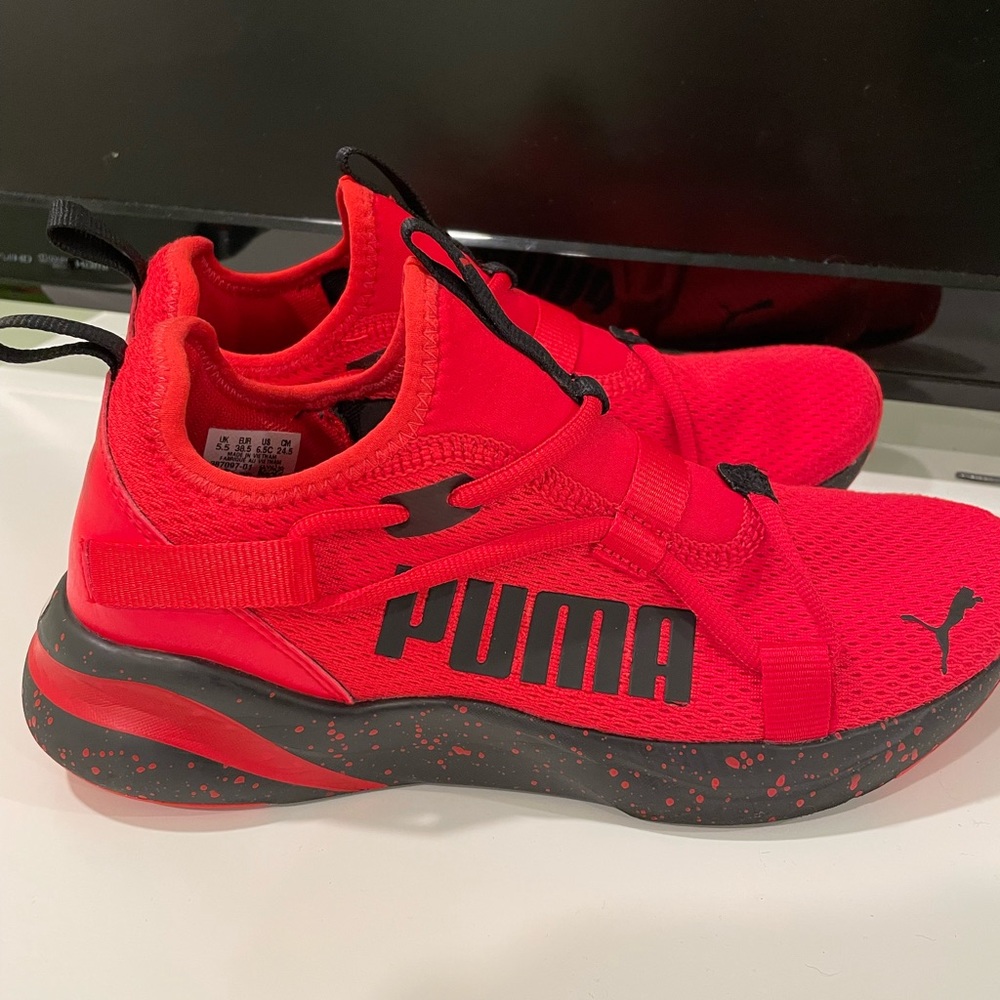 Boys 6.5 Red Puma sneakers